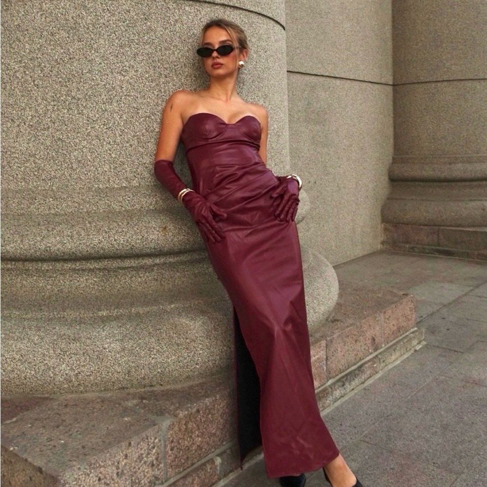 Chic Strapless Maroon Dress